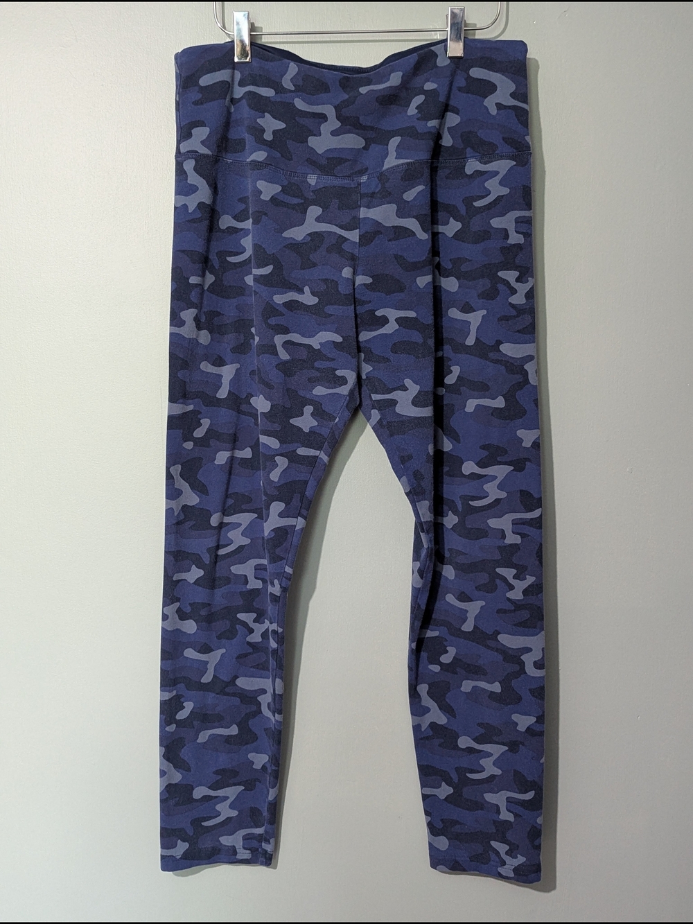 Natural Reflection Women's Navy and Light Blue Camo Leggings